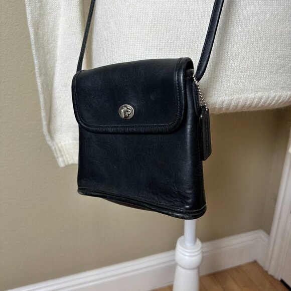 Authentic Vintage COACH Small Turnlock Crossbody Bag Purse - Picture 3 of 16